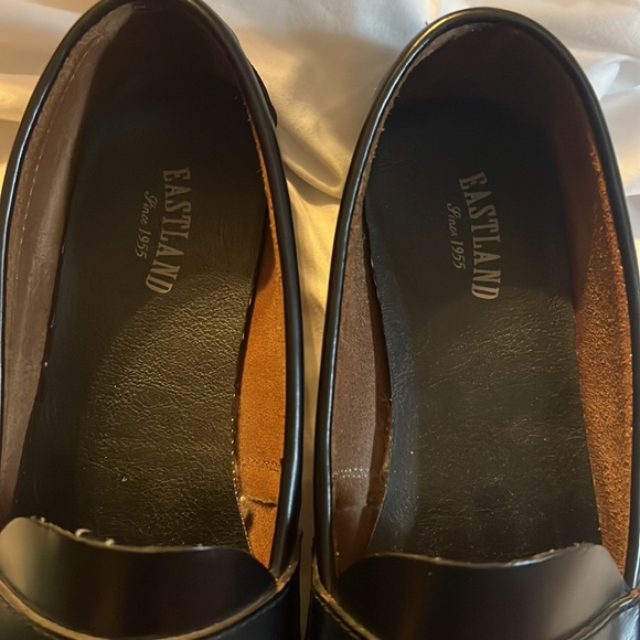 EUC Eastland penny loafers. Size 9.5W. - Picture 6 of 9